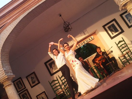 Tablao El Cardenal: Foto de Antonio Alcázar y Victoria Palacios mostrando su arte en el